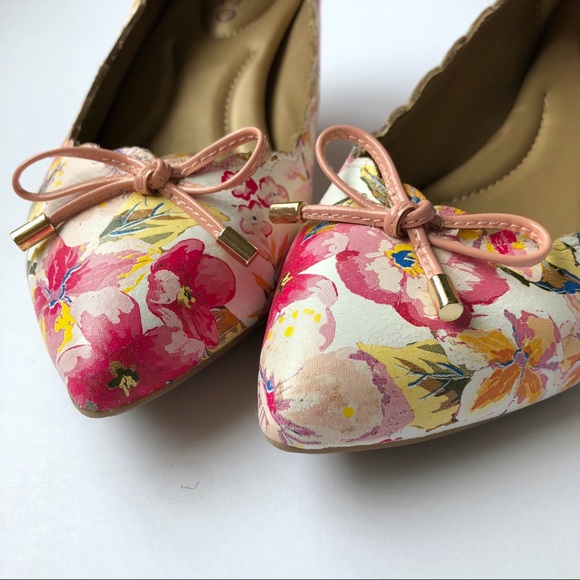 Me Too Caprice 6.5M Scallop Floral Pump  Z10 - Picture 4 of 7